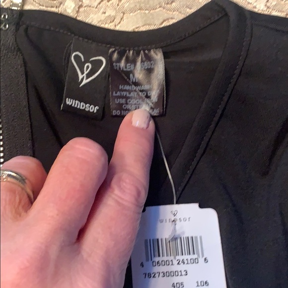 Windsor Top size M.  NWT - Picture 2 of 6